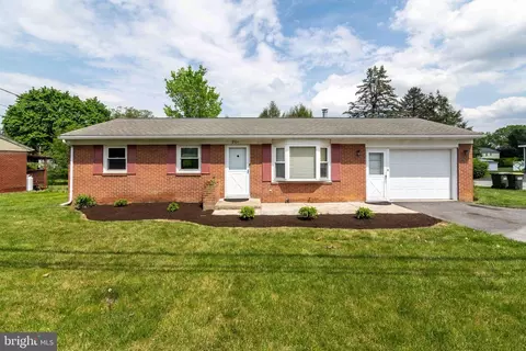 201 Eastbrook Rd, Ronks, PA 17572