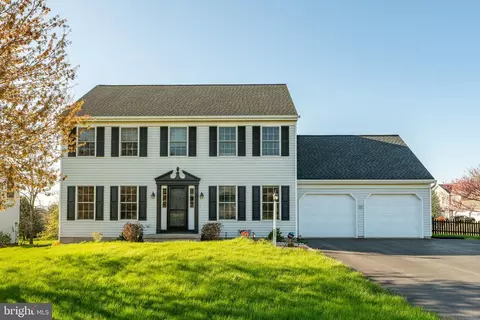 533 Spring Hollow Dr, New Holland, PA 17557
