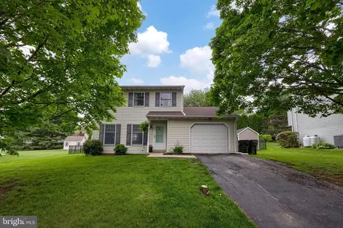 637 Regent Dr, Lancaster, PA 17601