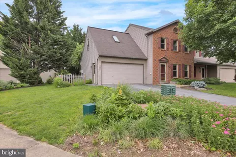 33 Pebble Creek Dr, Lititz, PA 17543 photo 4