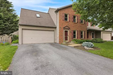 33 Pebble Creek Dr, Lititz, PA 17543 photo 3
