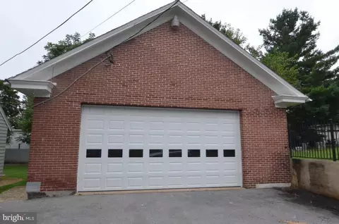 1709 Lampeter Rd, Lancaster, PA 17602