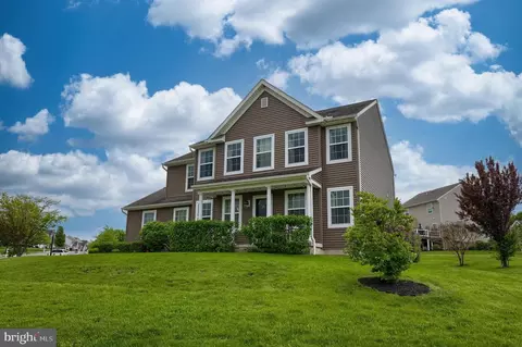 124 Greenfield Dr, Leola, PA 17540