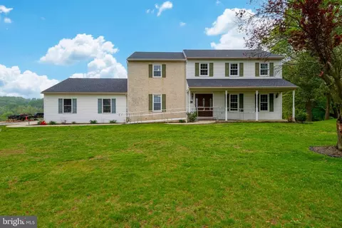46 Schoolhouse Rd, New Providence, PA 17560