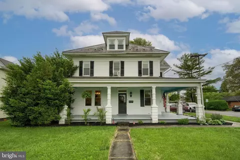 20 W Main St, Leola, PA 17540