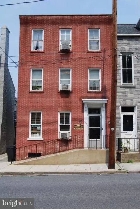 547 Locust St, Columbia, PA 17512