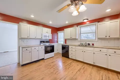 1141 E Newport Rd, Lititz, PA 17543 photo 4