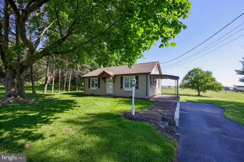1141 E Newport Rd, Lititz, PA 17543 photo 2
