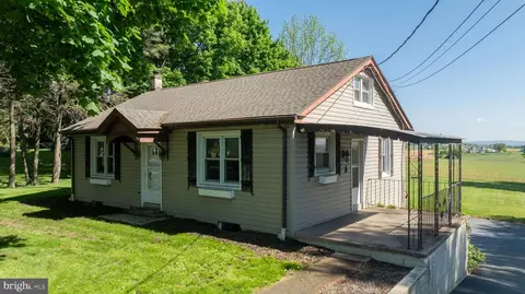 1141 E Newport Rd, Lititz, PA 17543 photo 3