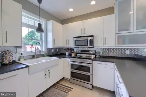 Kitchen - 356 N Broad St, Lititz, PA 17543 photo 2 of 4