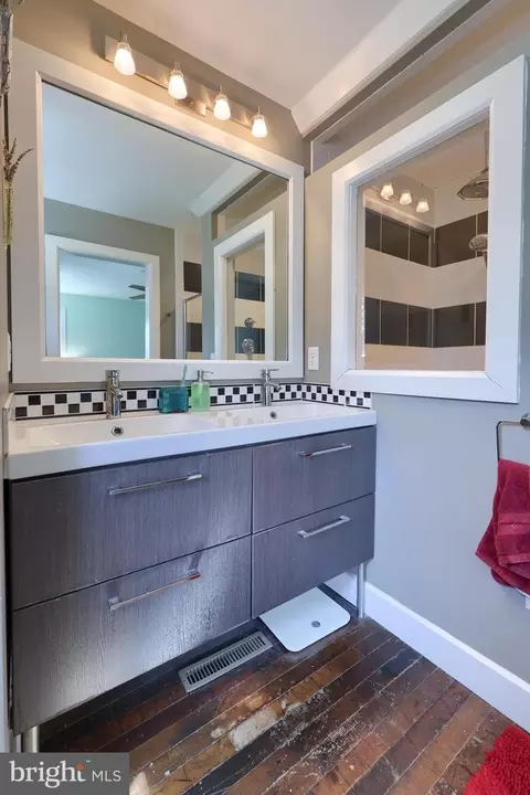 Bath - 356 N Broad St, Lititz, PA 17543 photo 2 of 5
