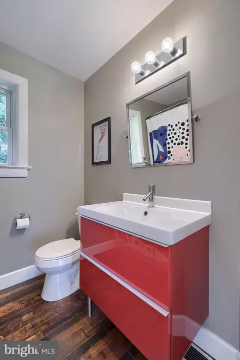 Bath - 356 N Broad St, Lititz, PA 17543 photo 5 of 5
