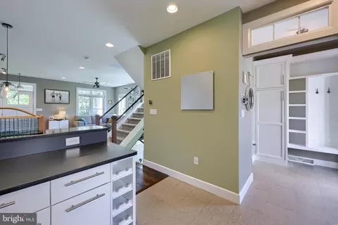 Entry Way - 356 N Broad St, Lititz, PA 17543 photo 2 of 6