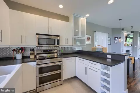 Kitchen - 356 N Broad St, Lititz, PA 17543 photo 3 of 4