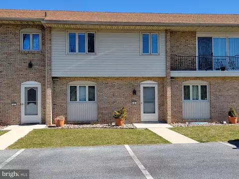 9 Fulton St, Akron, PA 17501
