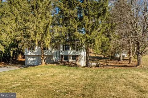 5 Dogwood Ln, Willow Street, PA 17584