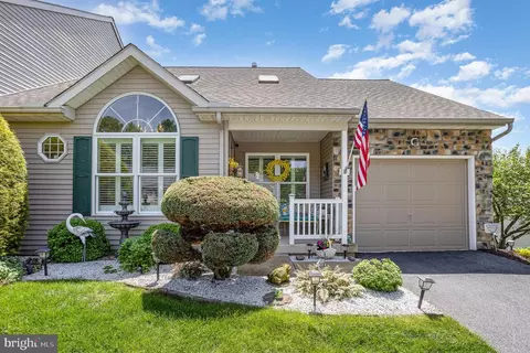 29 Knollwood Rd, Millersville, PA 17551