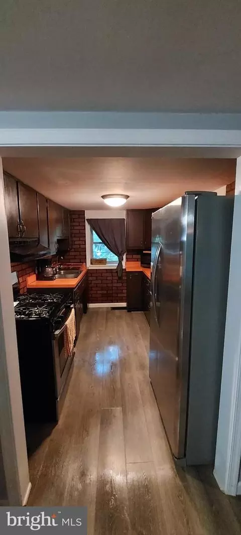 Entry Way - 321 W 28th Division Hwy, Lititz, PA 17543 photo 2 of 3