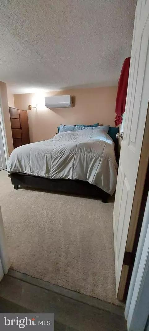 Bedroom - 321 W 28th Division Hwy, Lititz, PA 17543 photo 1 of 3