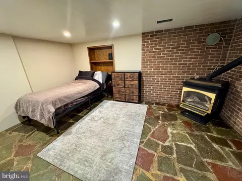 Bedroom - 321 W 28th Division Hwy, Lititz, PA 17543 photo 3 of 3