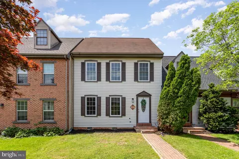 42 Carriage House Dr, Willow Street, PA 17584