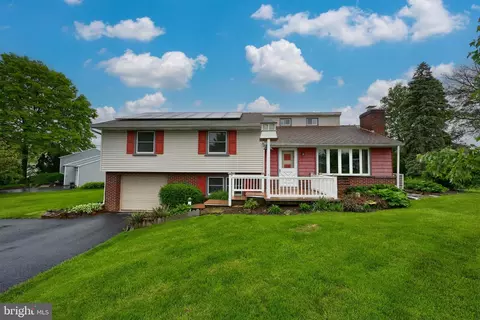 2320 New St, East Petersburg, PA 17520