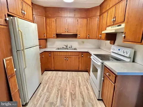 203 N Cedar St, Lititz, PA 17543 photo 8