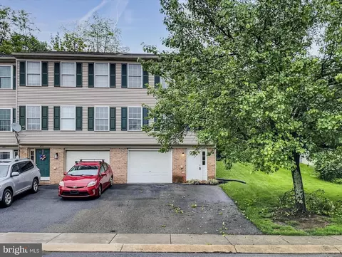 677 Rockwood Dr, Elizabethtown, PA 17022