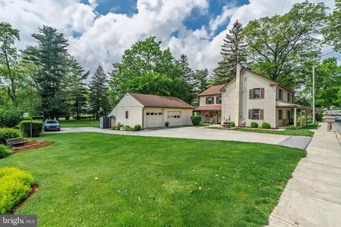 1626 Lampeter Rd, Lancaster, PA 17602