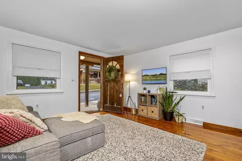 Entry Way - 332 N Cedar St, Lititz, PA 17543 photo 1 of 2