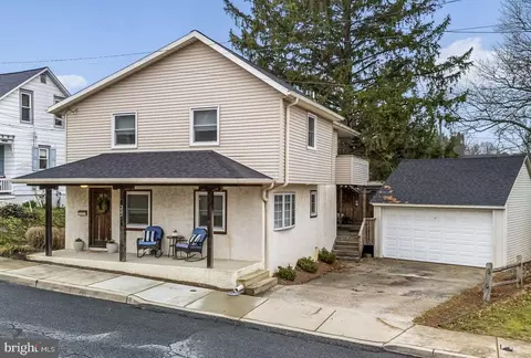 332 N Cedar St, Lititz, PA 17543