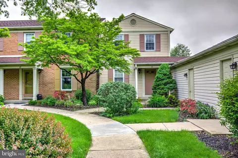 68 Ashlea Vlg, New Holland, PA 17557