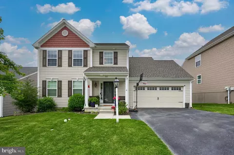212 Kenneth Dr, Leola, PA 17540