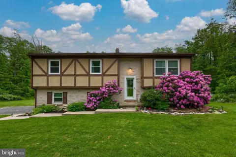 5886 Michele Dr, Narvon, PA 17555