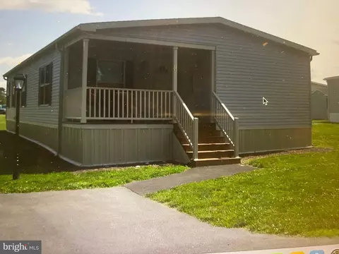 13 Amber Cir, New Holland, PA 17557