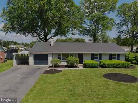 52 Sunset Ave, Manheim, PA 17545