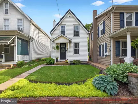 Exterior - 360 E Main St, Lititz, PA 17543 photo 2 of 10
