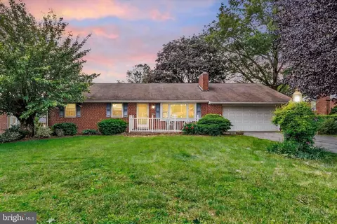 38 Homestead Dr, Lancaster, PA 17602