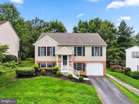 50 Manor Oaks Dr, Millersville, PA 17551