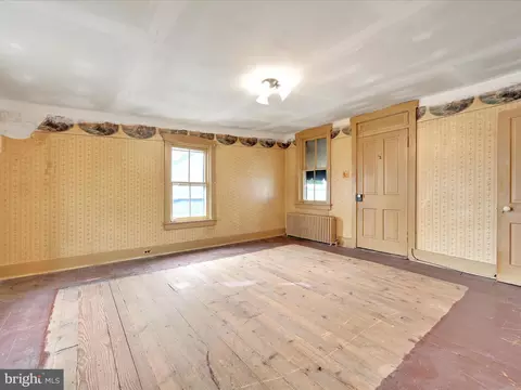 Bedroom - 45 Front St, Lititz, PA 17543 photo 1 of 5