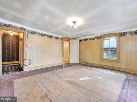 Bedroom - 45 Front St, Lititz, PA 17543 photo 2 of 5