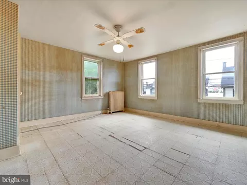 Bedroom - 45 Front St, Lititz, PA 17543 photo 3 of 5