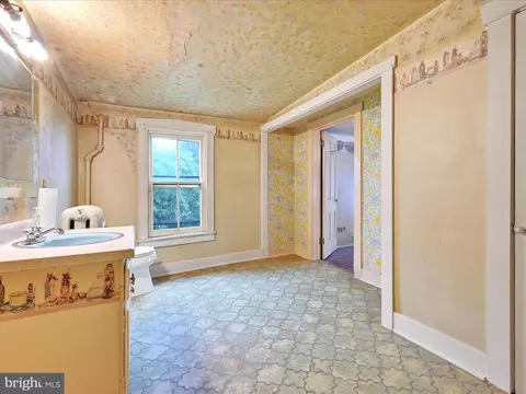 Bath - 45 Front St, Lititz, PA 17543 photo 2 of 2