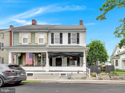 45 Front St, Lititz, PA 17543
