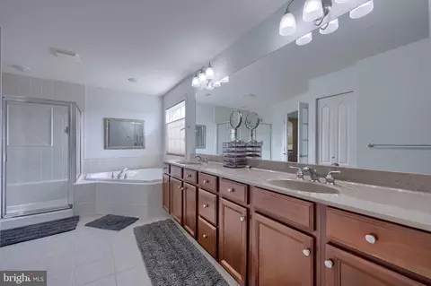 Bath - 119 Snavely Mill Rd, Lititz, PA 17543 photo 3 of 6