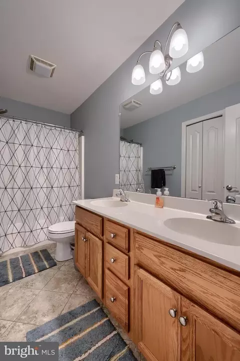Bath - 119 Snavely Mill Rd, Lititz, PA 17543 photo 2 of 6