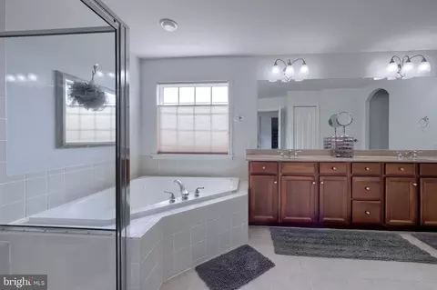 Bath - 119 Snavely Mill Rd, Lititz, PA 17543 photo 4 of 6