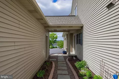 Entry Way - 119 Snavely Mill Rd, Lititz, PA 17543 photo 7 of 8