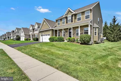 628 Warminster Ln, Lititz, PA 17543 photo 3