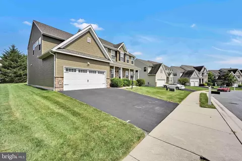 628 Warminster Ln, Lititz, PA 17543 photo 4